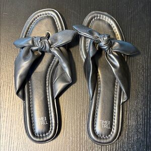 Time and Tru Black Bow Memory Foam Size 10 Flip Flop Sandals